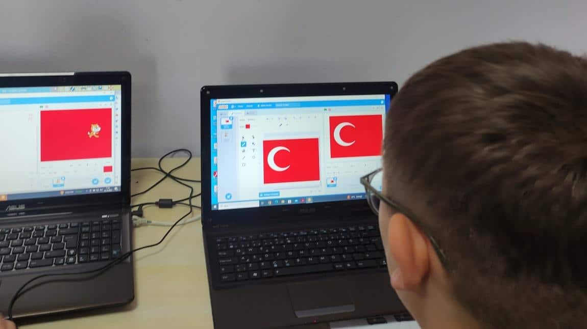 Kodlama Haftamızda Scratch Programıyla Türk Bayrağı Çizdik 